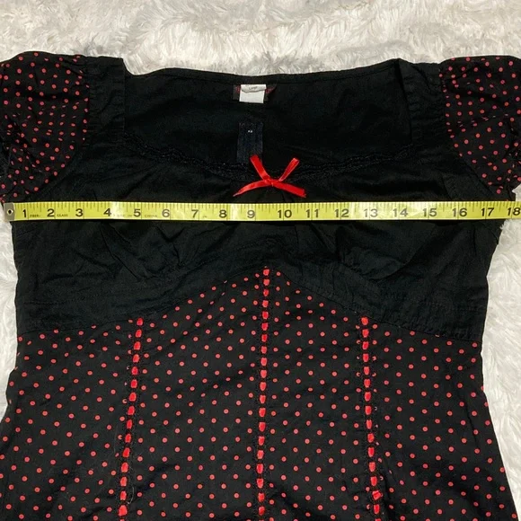 Elegant Black and Red Women's Blouse - Picture 8 of 10